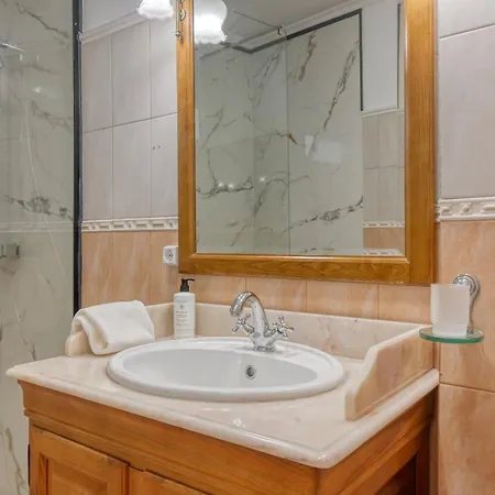 Clarisse's House Ii, A In Madeira Apartment *