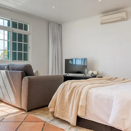 Апартаменты Clarisse's House Ii, A In Madeira Понта-ду-Сол